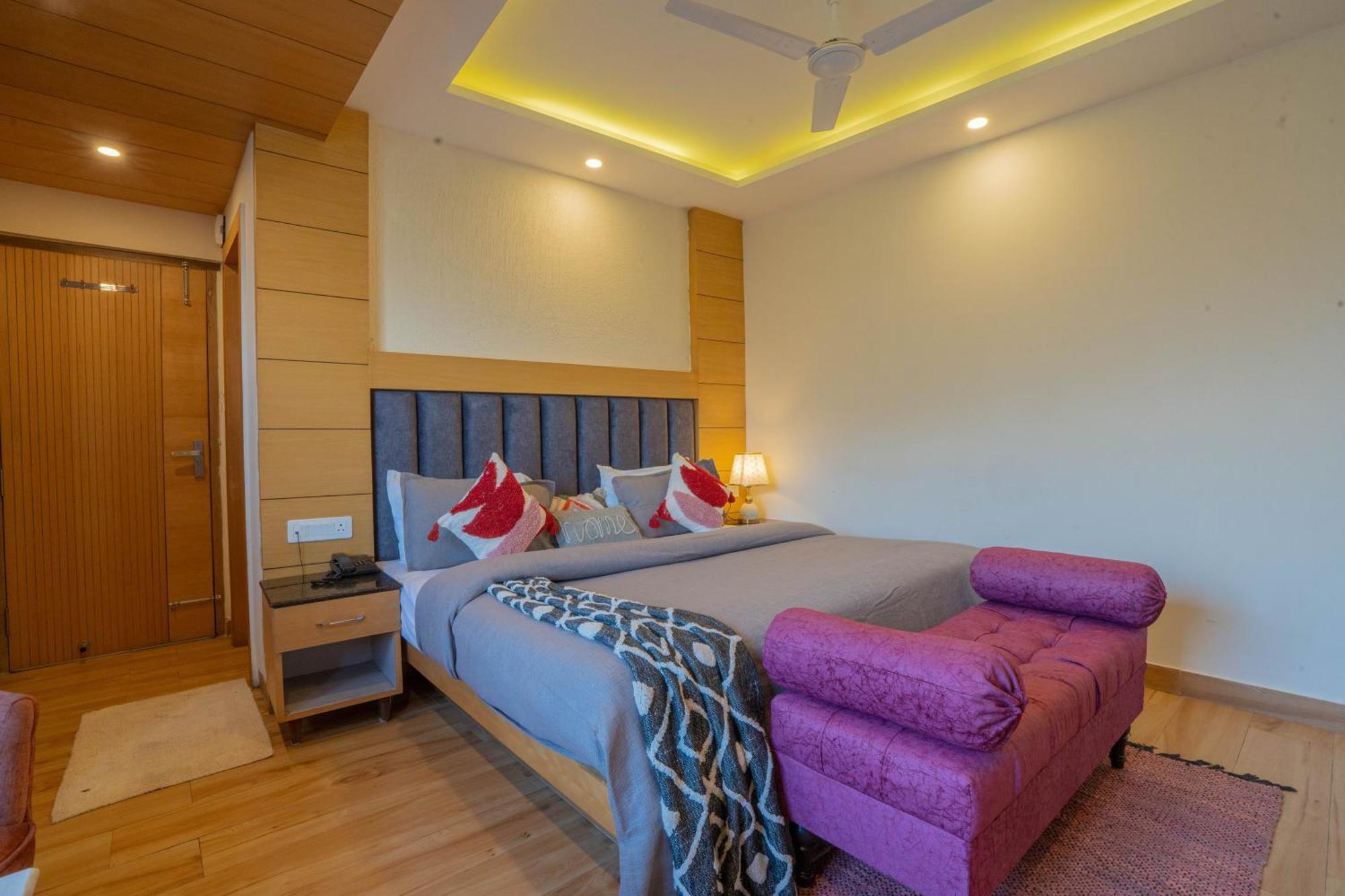 Super Hotel By Perfectstayz Mall Road Mussoorie Rum bild