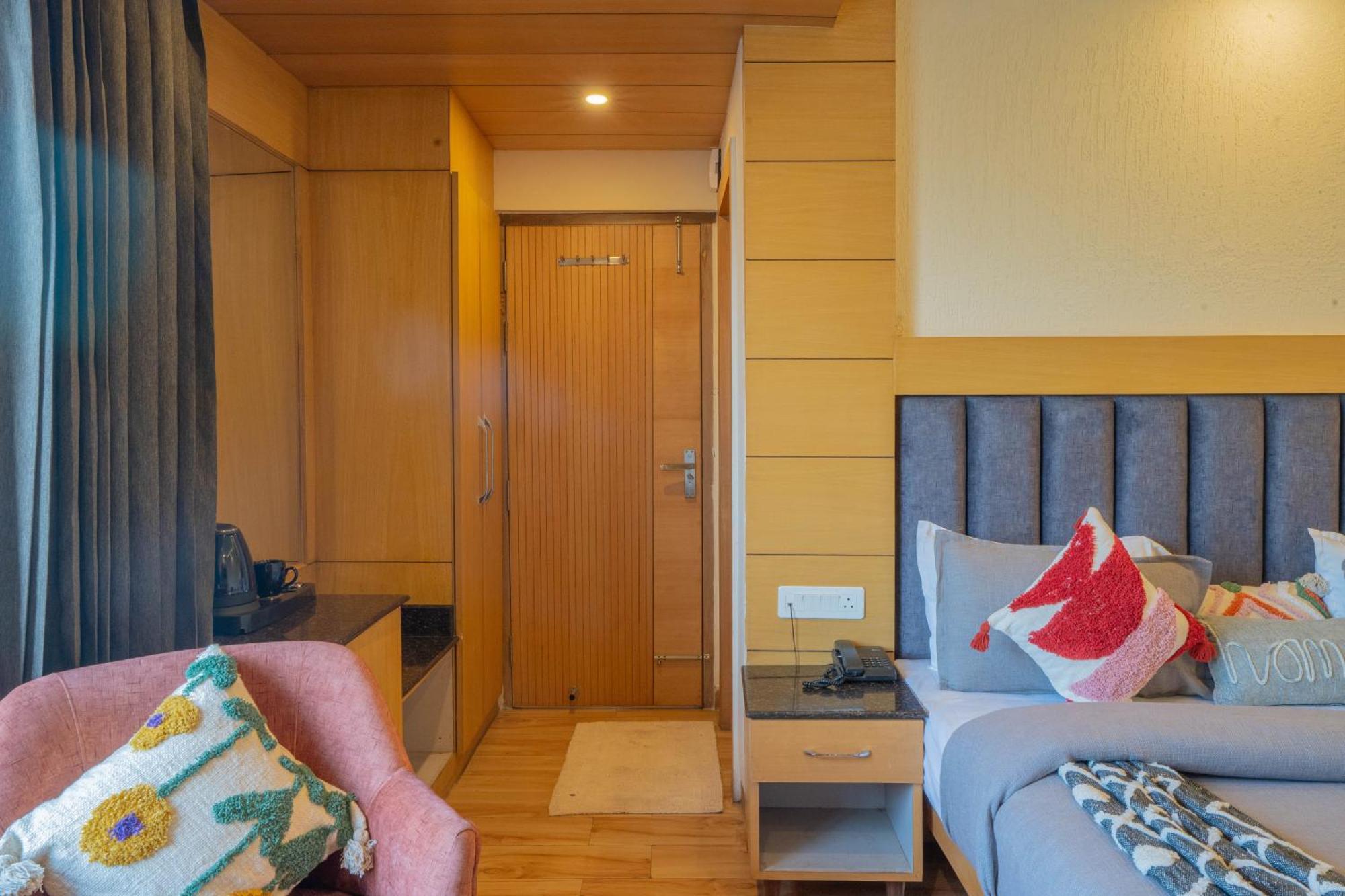 Super Hotel By Perfectstayz Mall Road Mussoorie Exteriör bild