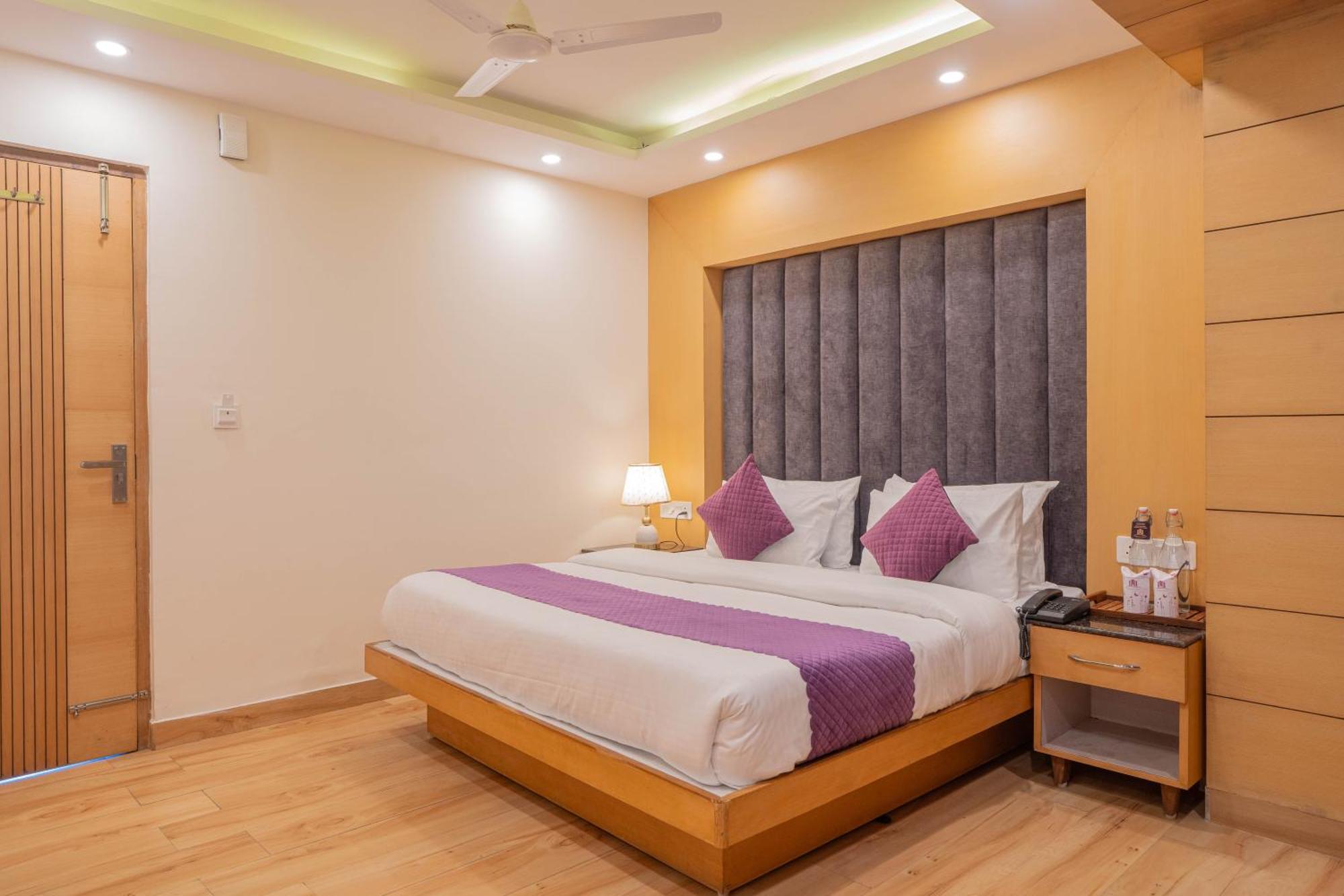 Super Hotel By Perfectstayz Mall Road Mussoorie Rum bild
