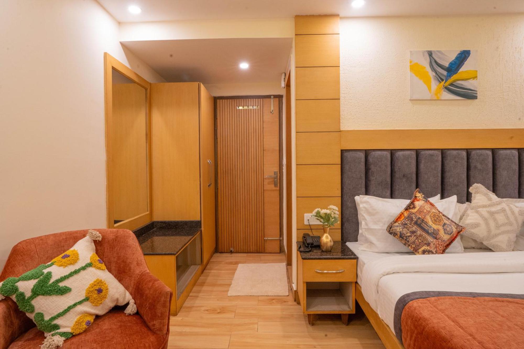 Super Hotel By Perfectstayz Mall Road Mussoorie Exteriör bild