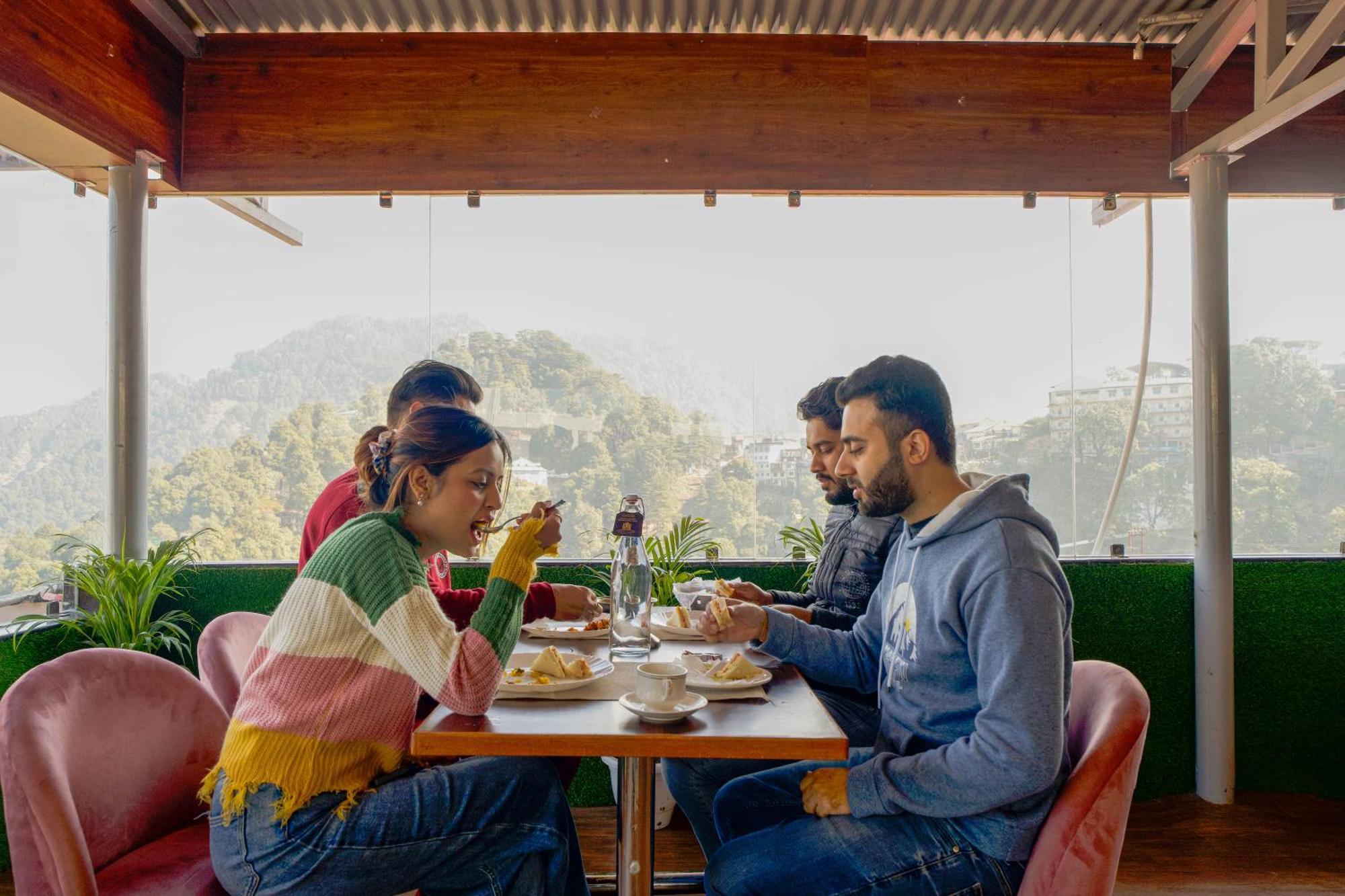 Super Hotel By Perfectstayz Mall Road Mussoorie Exteriör bild