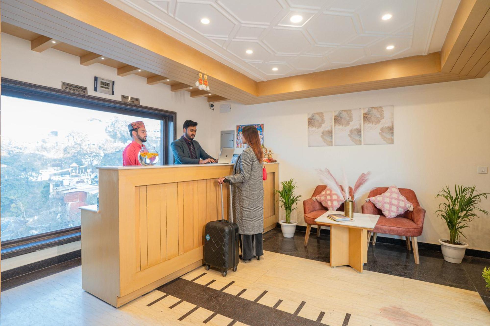 Super Hotel By Perfectstayz Mall Road Mussoorie Exteriör bild