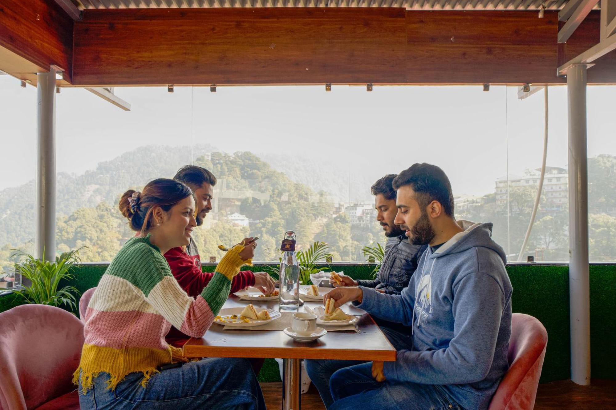 Super Hotel By Perfectstayz Mall Road Mussoorie Exteriör bild